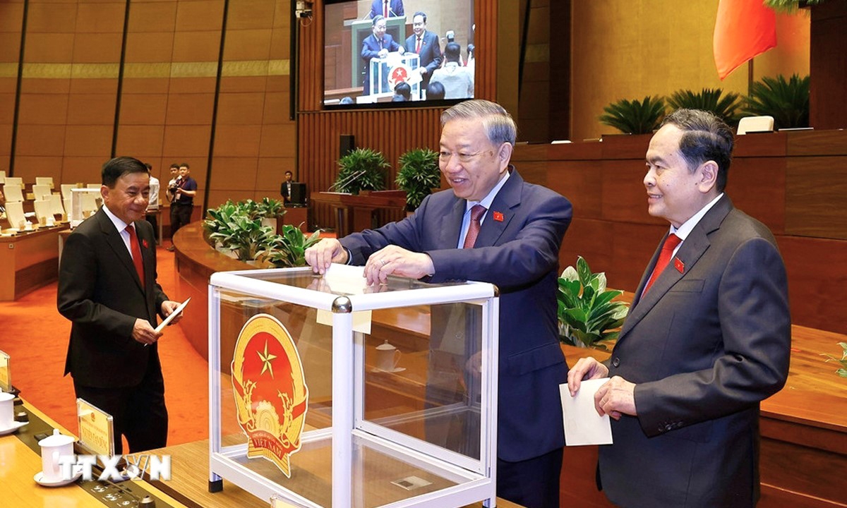 Quốc hội tiến hành bỏ phiếu kín để bầu Chủ tịch Quốc hội nhiệm kỳ 2026–2031, theo đúng quy trình nhân sự của kỳ họp thứ Nhất. Ảnh: TTXVN