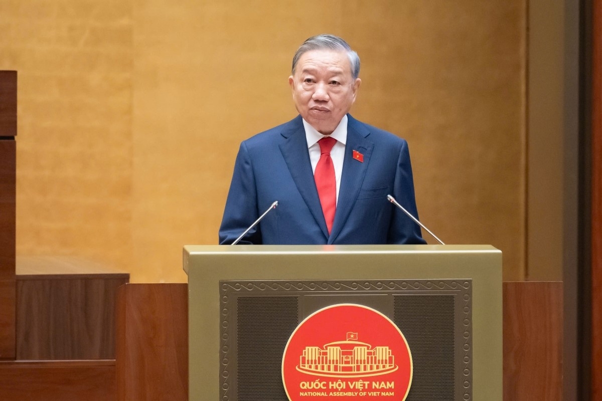 “Tôi ý thức sâu sắc đảm nhiệm trọng trách Tổng Bí thư Ban Chấp hành Trung ương Đảng Cộng sản Việt Nam, Chủ tịch nước Cộng hòa xã hội chủ nghĩa Việt Nam là vinh dự hết sức lớn lao, là trách nhiệm và nghĩa vụ thiêng liêng cao cả. Đồng thời cũng là sự tin tưởng, kỳ vọng của toàn Đảng, toàn dân, toàn quân đối với người đứng đầu Đảng và Nhà nước”, Tổng Bí thư, Chủ tịch nước nói, đồng thời khẳng định sẽ cùng với toàn Đảng, toàn dân, toàn quân, đặc biệt là tập thể Ban Chấp hành Trung ương đưa con thuyền cách mạng vượt qua mọi sóng to gió lớn, sớm về đích, hoàn thành tâm nguyện của Chủ tịch Hồ Chí Minh và ước vọng của dân tộc.