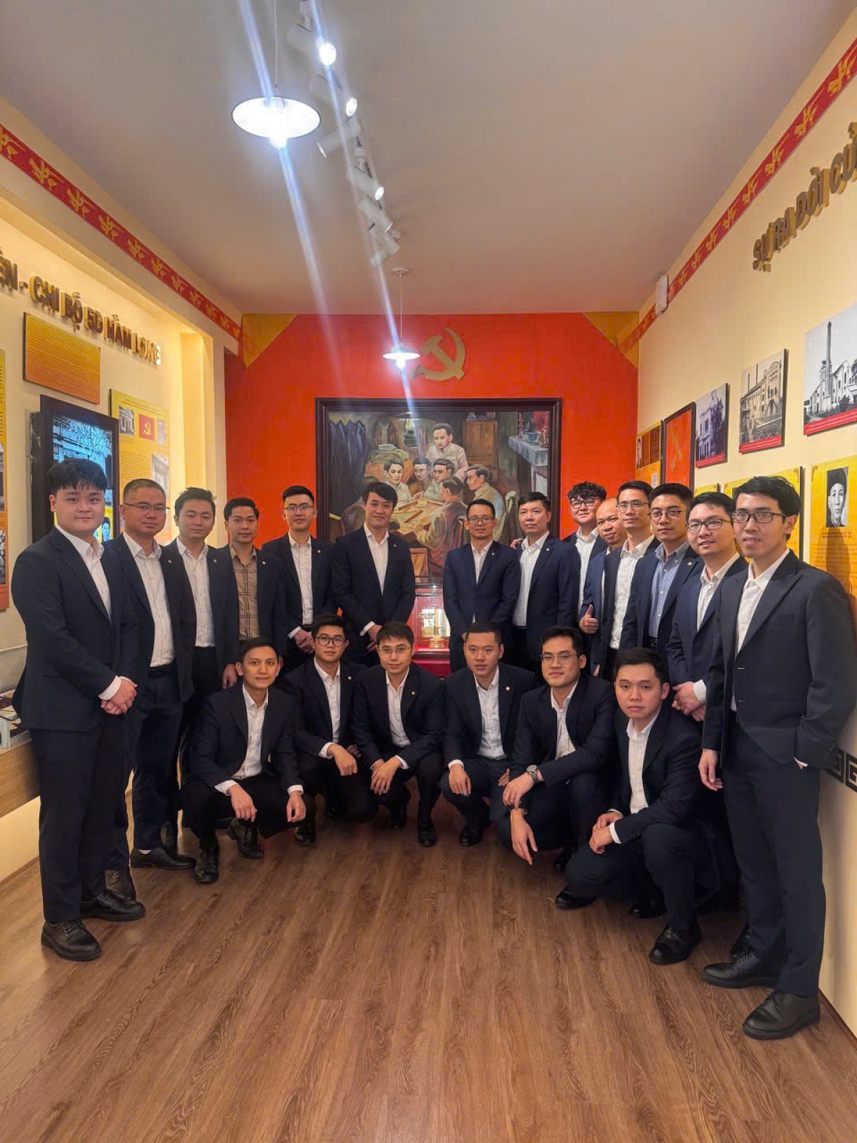 Di tích 5D phố Hàm Long, Hà Nội, nơi thành lập Chi bộ cộng sản đầu tiên ở Việt Nam, là địa chỉ đỏ của đông đảo, người dân và du khách.