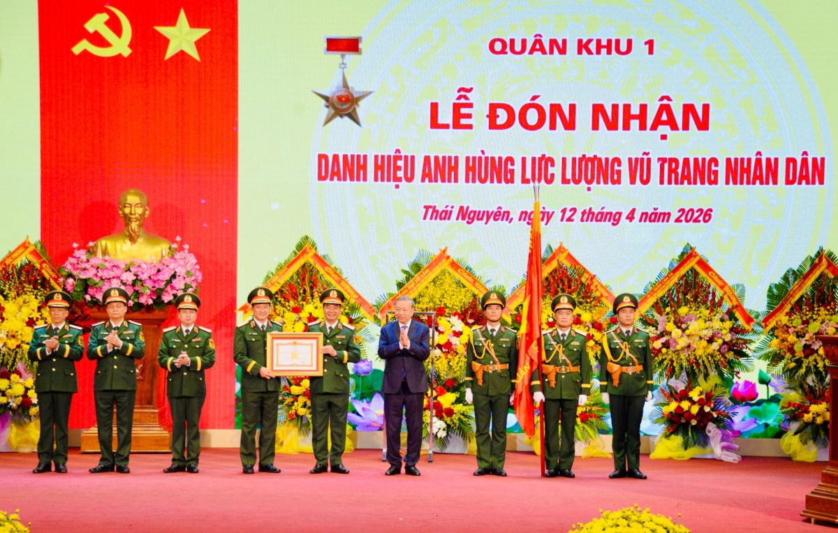 Tổng Bí thư, Chủ tịch nước Tô Lâm, Bí thư Quân ủy Trung ương về dự và trao danh hiệu Anh hùng lực lượng vũ trang Nhân dân tặng Quân khu 1, Bộ Quốc phòng. Ảnh: Văn Hiếu/VOV