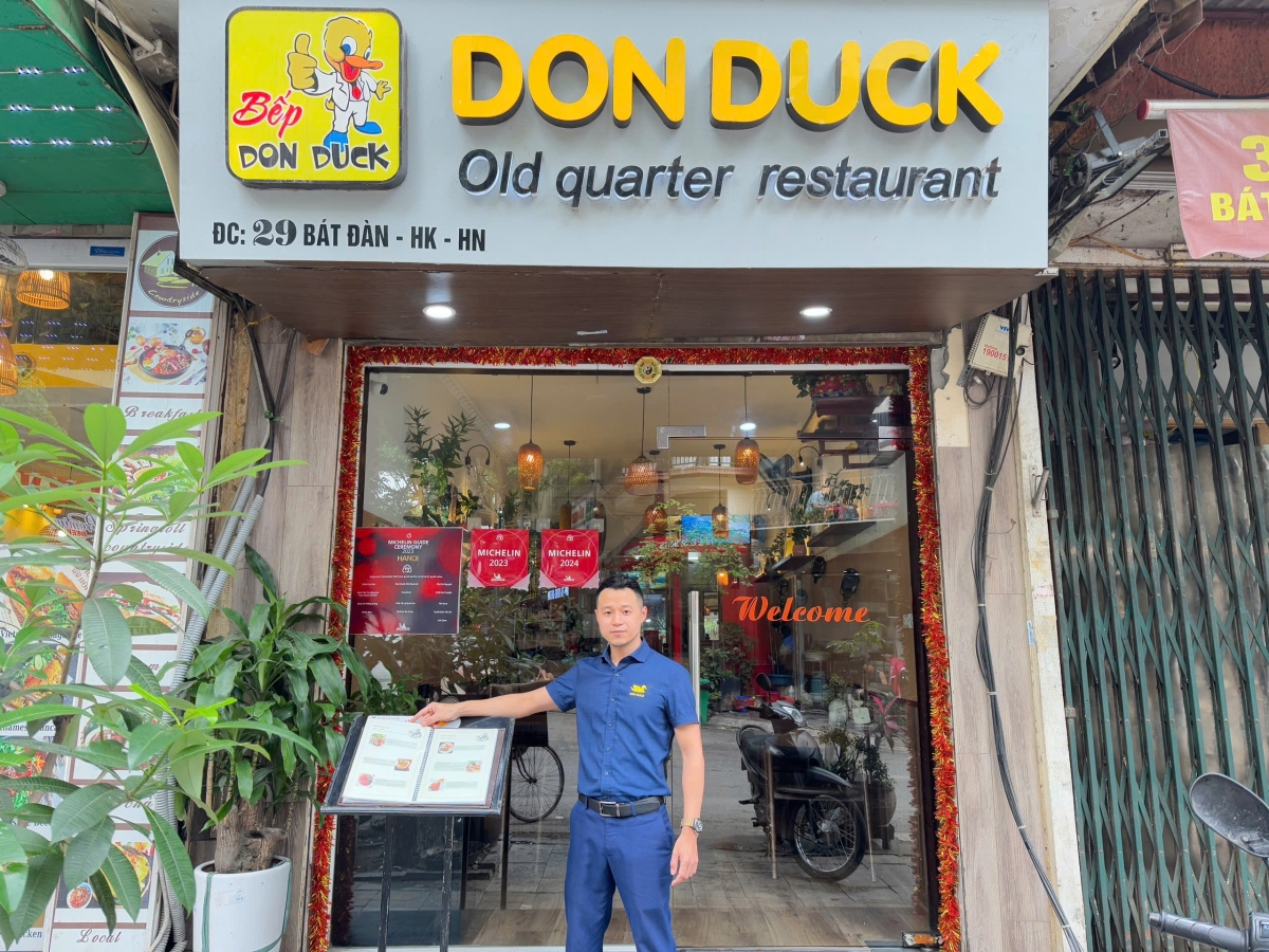 Anh Đỗ Thanh Tùng, quản lý nhà hàng Don Duck Old Quarter Restaurant, Hà Nội.