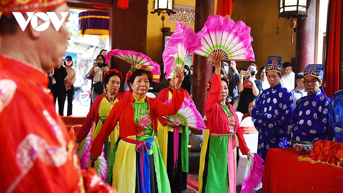 “Thăng Long Tứ trấn” gắn với sự hình thành kinh đô Thăng Long thời nhà Lý, là nơi thờ bốn vị thần trấn giữ bốn phương huyết mạch, ngày đêm bảo vệ kinh thành Thăng Long.