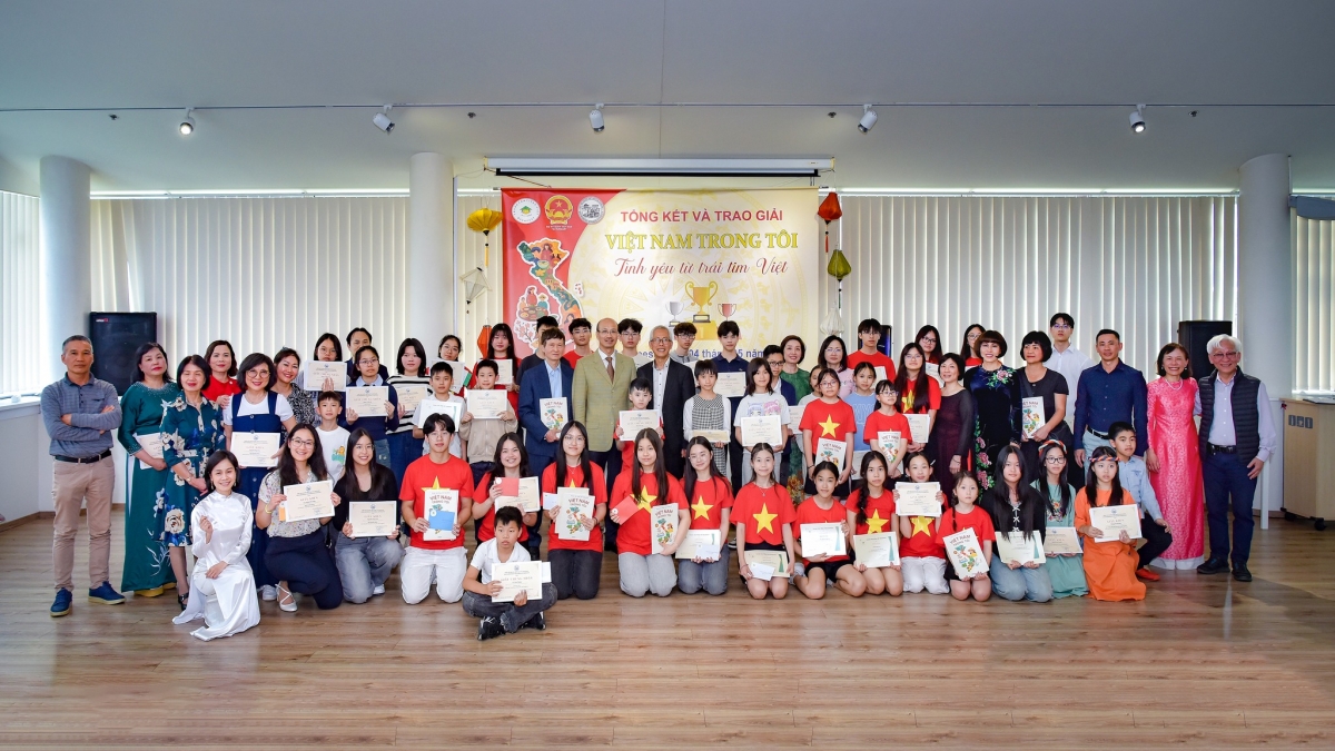 Tổng kết và trao giải cuộc thi Việt Nam trong tôi năm 2025 của Trung tâm Tiếng Việt Budapest - một trong số thành viên của Diễn đàn/ Ảnh: Fp Trung tâm Tiếng Việt Budapest