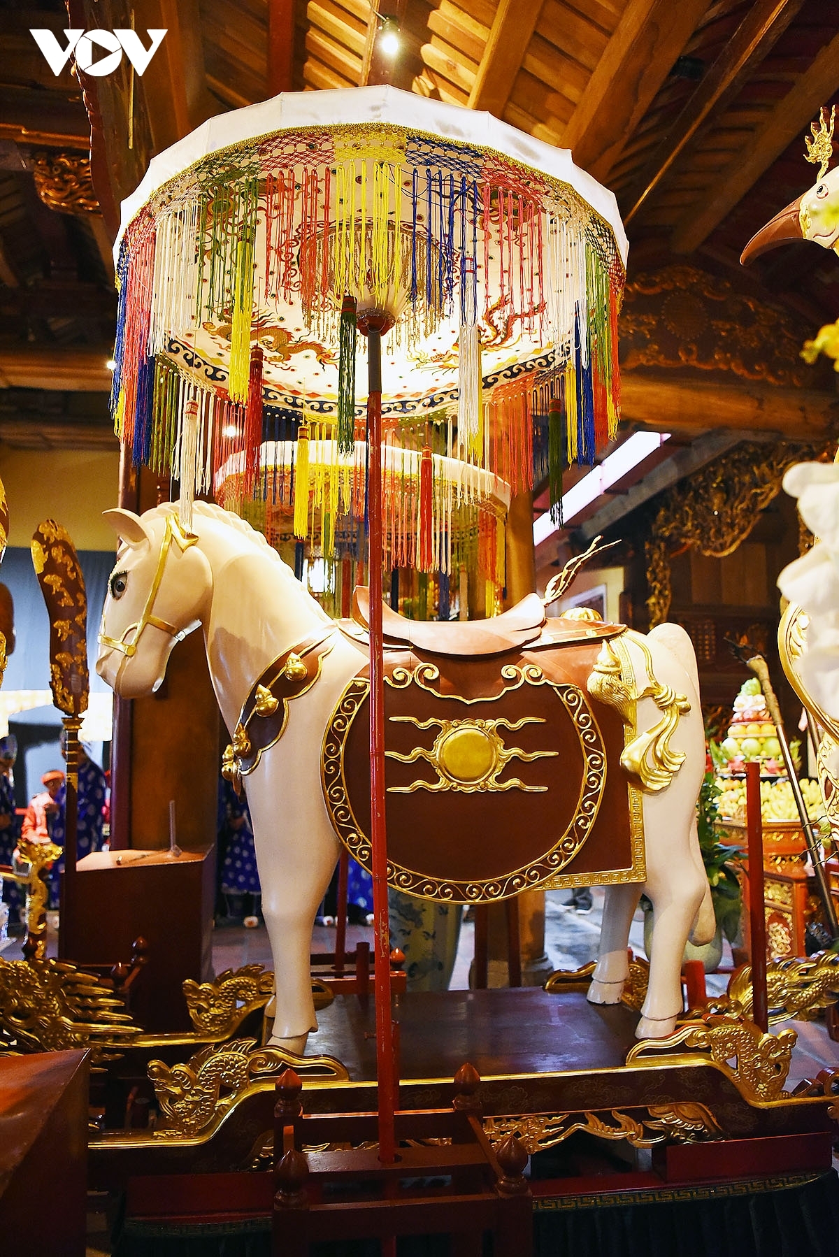 Long Đỗ nghĩa là vị thần bản địa cổ nhất vùng Thăng Long, được phong là “Thành hoàng quốc đô Thăng Long” để bảo hộ dân dân, trấn giữ khí thiêng.