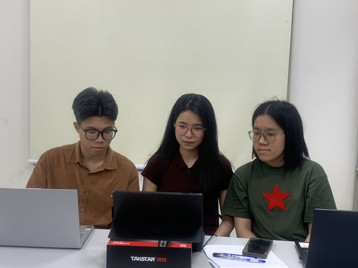 Đội tuyển Học viện Ngoại giao tham gia thi tranh biện quốc tế Débat de La Haye 2026.