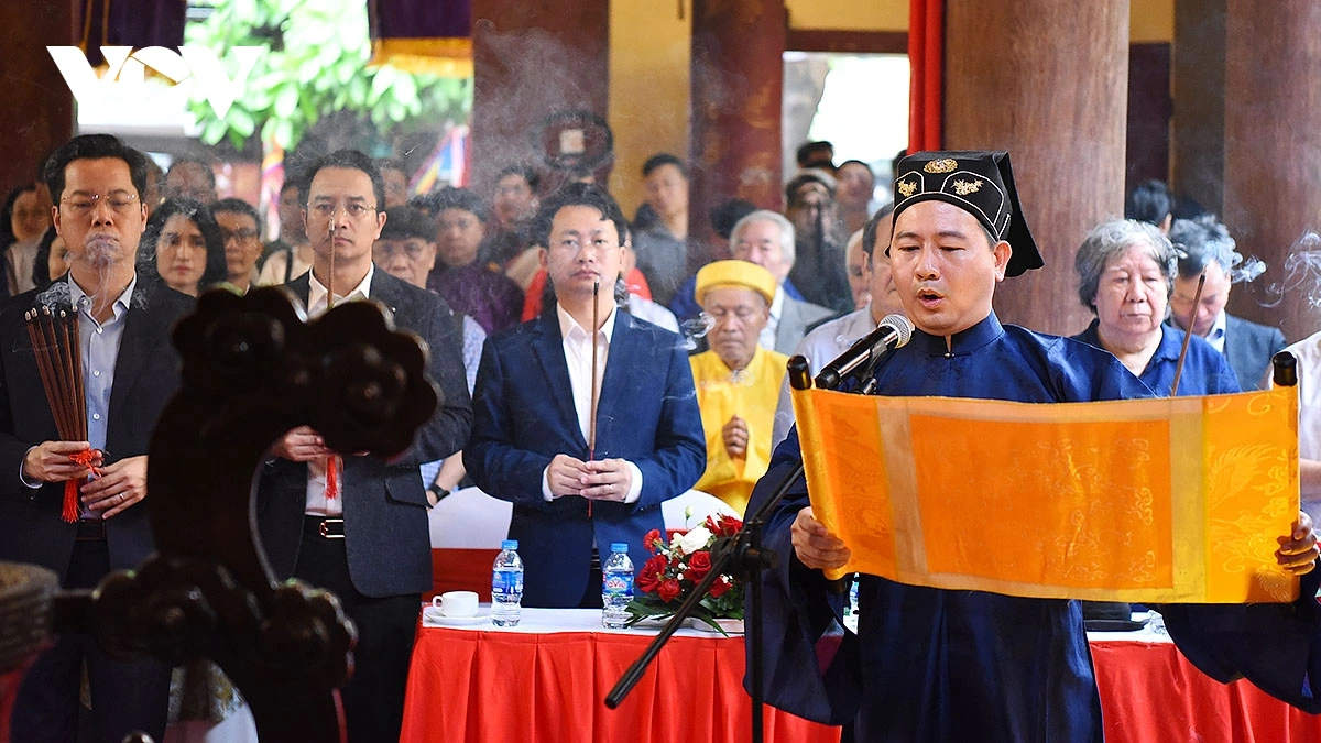 Trong ngày khai mạc 30/3, lễ hội tái hiện các nghi thức truyền thống quan trọng như tuyên đọc chúc văn, đánh trống khai hội và tế Nam quan.