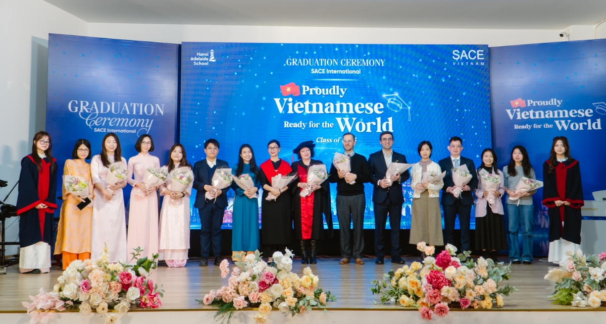 Tôi luôn mong muốn các con luôn biết đưa ra các lựa chọn đúng đắn, dám bước qua khỏi vùng an toàn  để phát triển triển bản thân, học hỏi kinh nghiệm mới và khẳng định giá trị thật sự của mình.' Cô Cúc Hà chia sẻ.