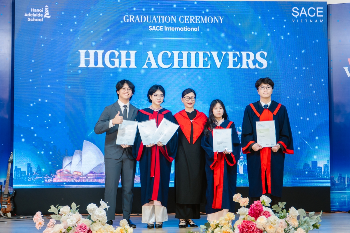 Tại lễ tốt nghiệp  học sinh hệ song bằng của trường Hanoi Adelaide School năm 2025.