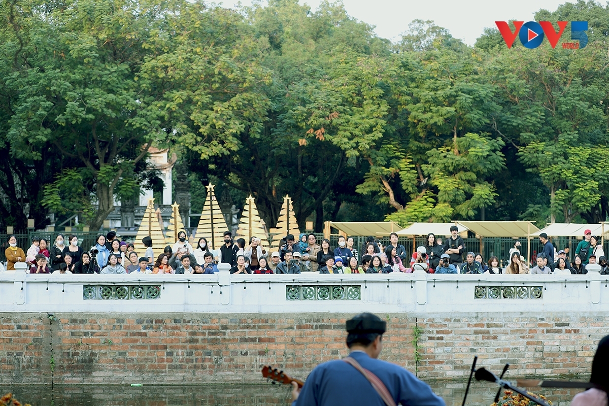 Todos los domingos en la tarde, la sala Ho-Van se convierte en un punto de encuentro cultural.
 