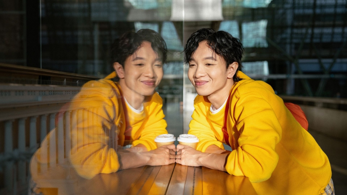 Sänger Hoang Dung in seinem MV "Wochenende 1825". (Foto: tuoitre.vn)