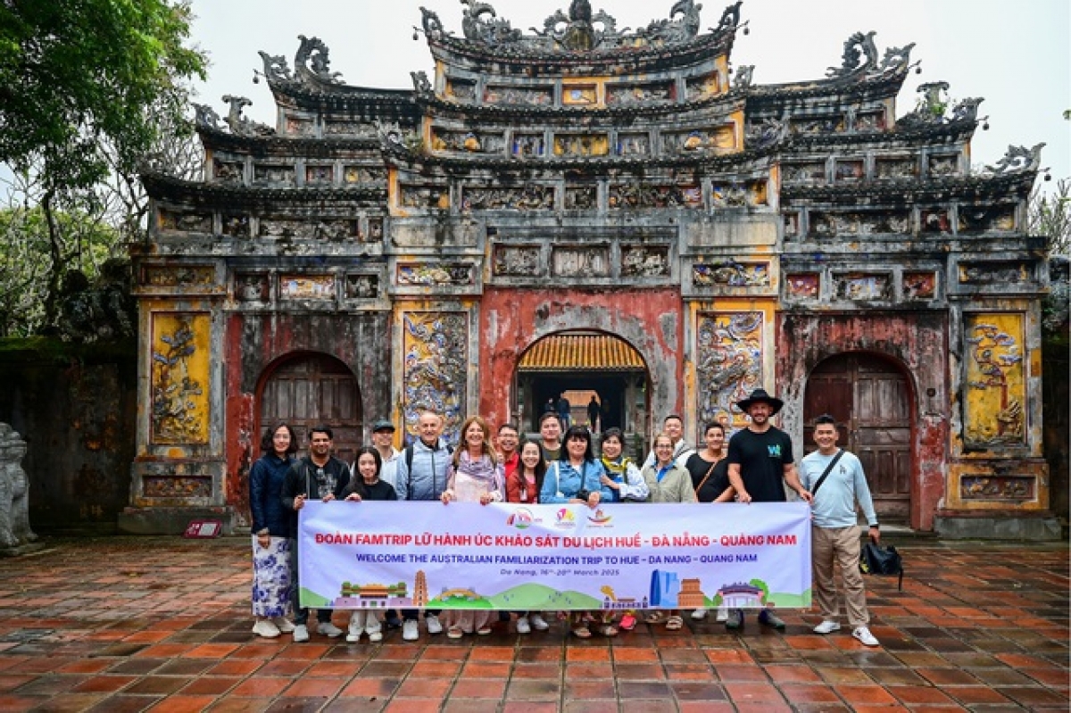 Đoàn Famtrip Australia tham quan tại các điểm di tích Huế tháng 3/2025. Ảnh nvcc