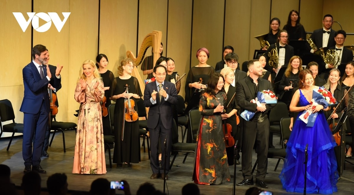 Nhìn lại chặng đường 76 năm qua, Việt Nam luôn trân trọng mối quan hệ hữu nghị truyền thống bền chặt với Slovakia; trong đó, văn hóa chính là nhịp cầu giúp hai đất nước, hai dân tộc vượt qua cách biệt về địa lý để xích lại gần nhau hơn. Ảnh: Trọng Phú/VOV