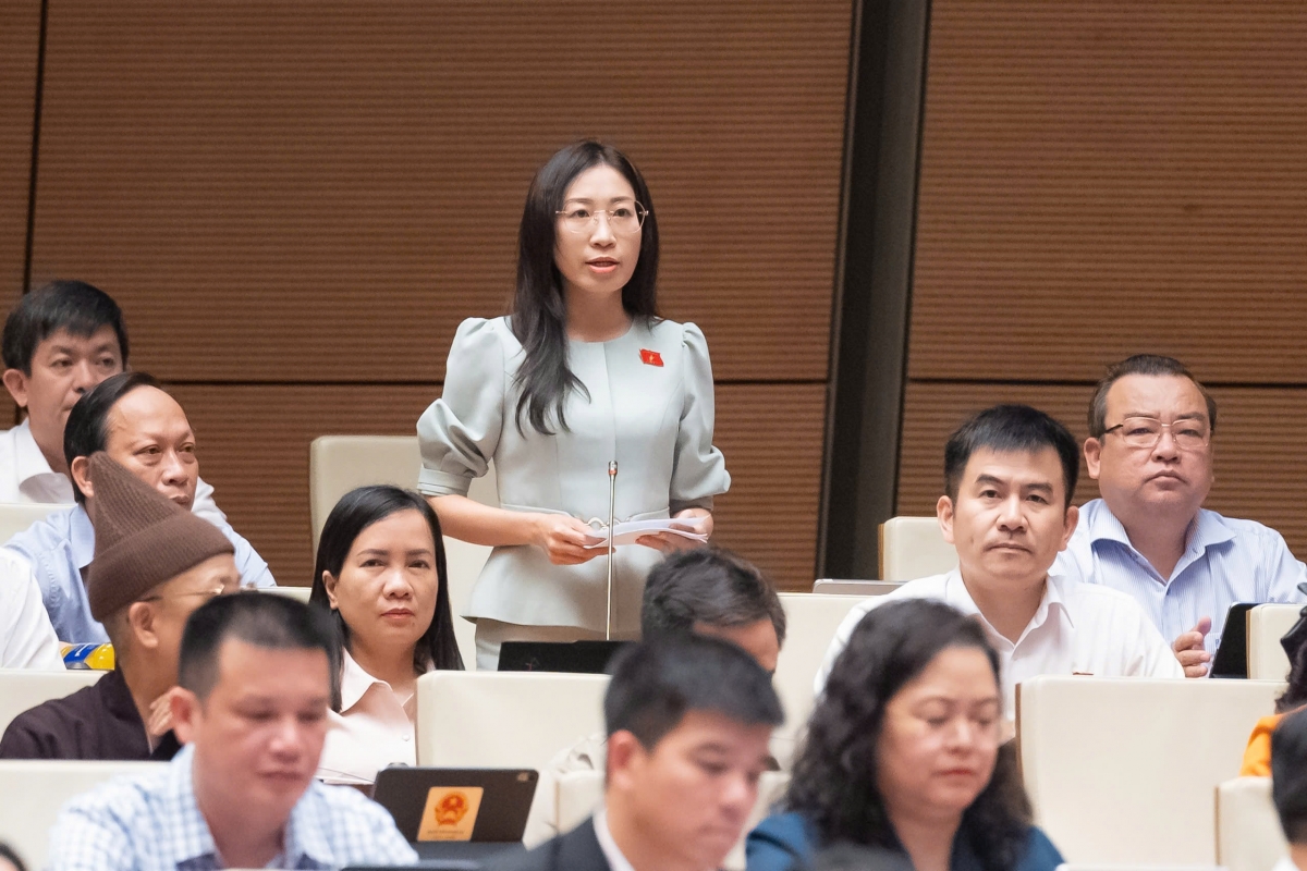 西宁省国会代表黄氏清翠