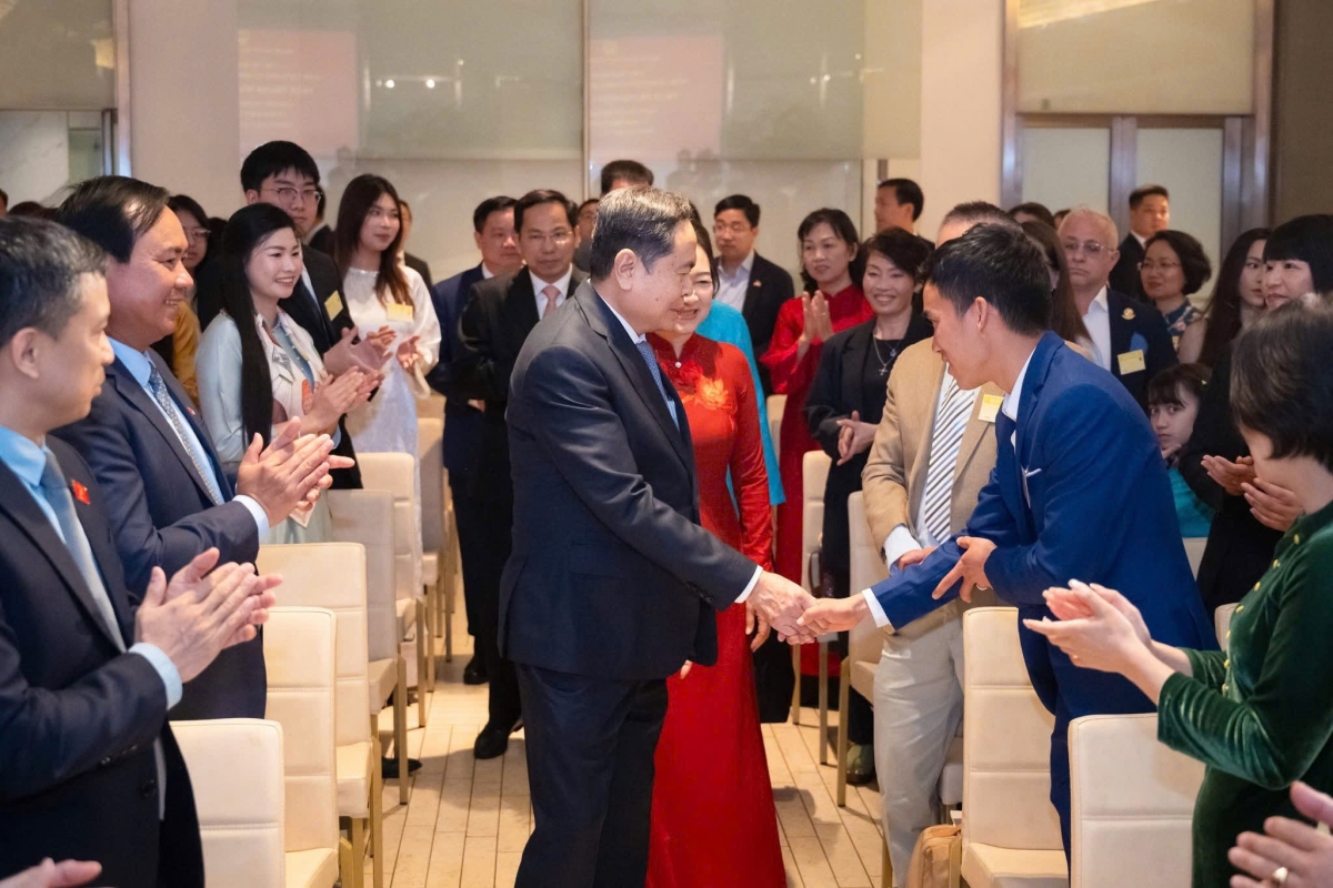 Những lời hỏi han chân tình của Chủ tịch Quốc hội đã tiếp thêm động lực cho những người Việt xa xứ. Ảnh: FBNV