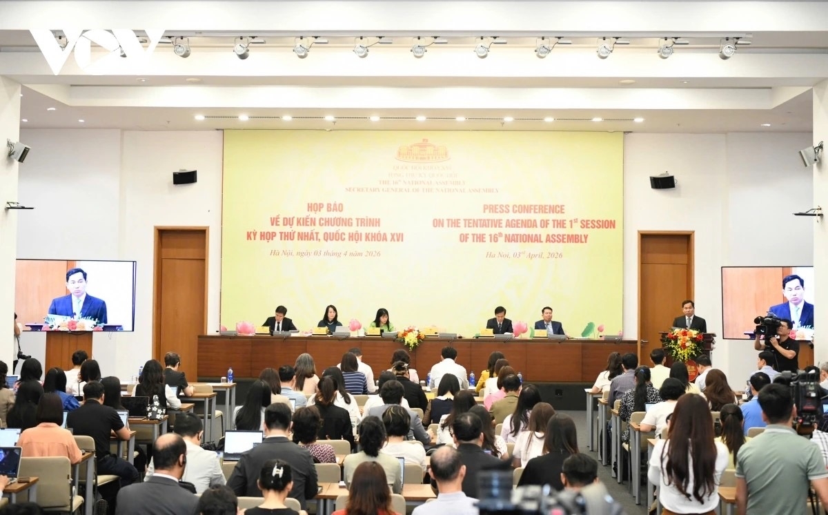 Reporters attend a press conference of the tentative agenda of the 1st session of the 16th NA, Hanoi, April 3, 2026.