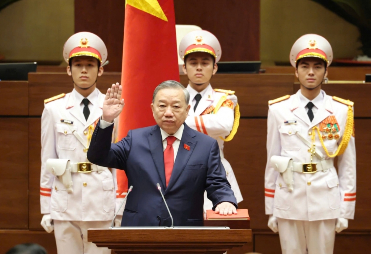 Party General Secretary To Lam takes the oath after being elected State President of Vietnam, Hanoi, April 7, 2026.