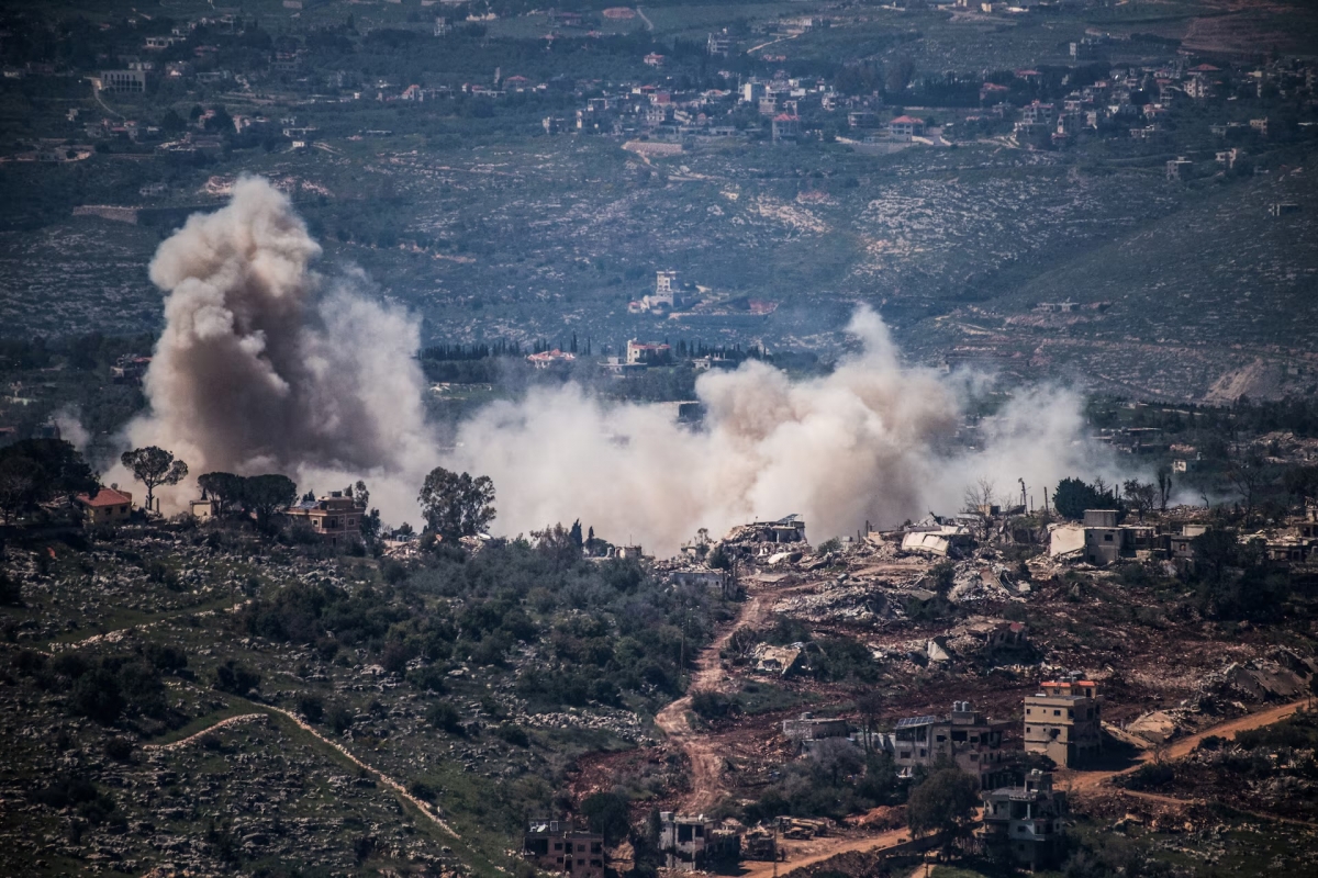 Smoke rises from a village in southern Lebanon as the Israeli army operates in it as seen from the Israeli side of the border, April 23, 2026. (REUTERS/Gil Eliyahu/File Photo)