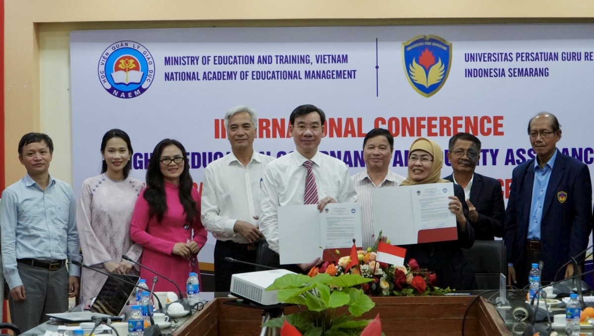 Kedua universitas tersebut telah menandatangani Nota Kesepahaman.