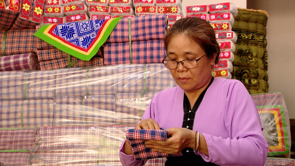 นาง หล่อถิเคือง