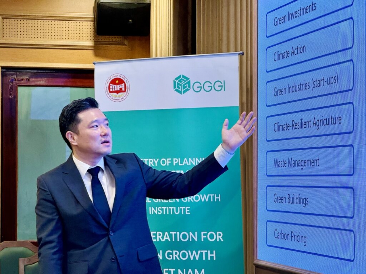 Juhern Kim, GGGI’s Country Representative, discusses focused areas of Vietnam-GGGI Country Planning Framework for the 2024-2028 period.
The Seoul-based GGGI was founded in 2010 to promote sustainable economic growth in developing and emerging countries. (Photo: GGGI)
