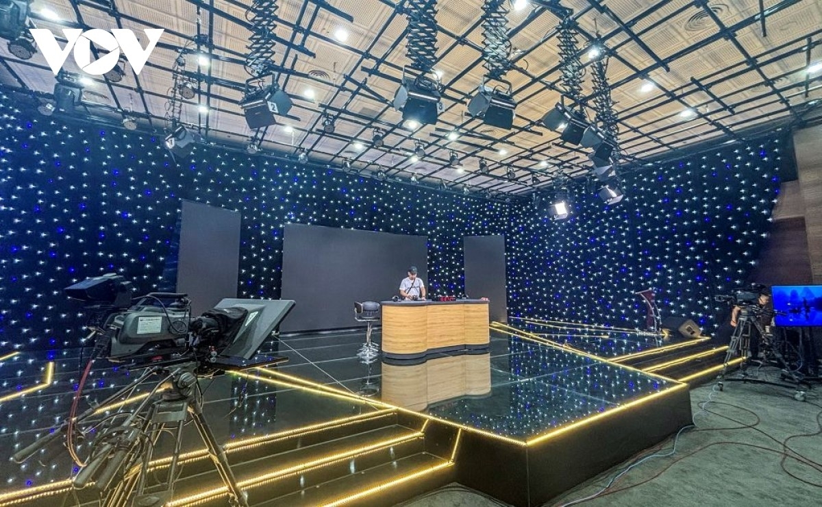 Phòng thi trực tiếp là 1 trong những hạng mục quan trọng nhất của kỳ Liên hoan, nơi các đội thi sẽ cho lên sóng trực tiếp những chương trình được chuẩn bị công phu, kỹ lưỡng, kỳ vọng mang đến cho thính giả những “bữa tiệc “ âm thanh hấp dẫn, tương tác đa chiều.