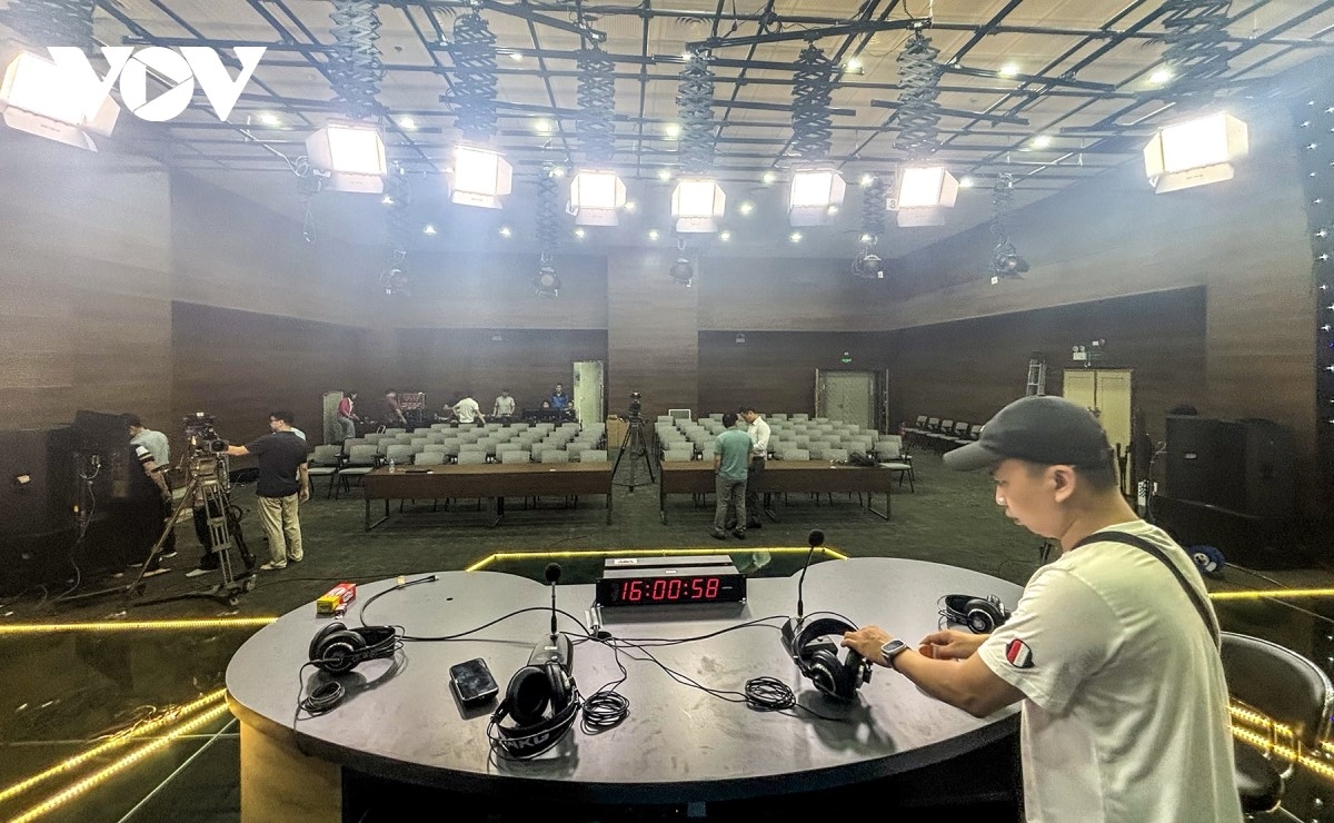 Phòng thi phát thanh trực tiếp được bố trí tại trường quay S7 của Báo và PTTH Quảng Ninh. Ông Huỳnh Thăng Long, Phó Giám đốc Trung tâm sản xuất và Lưu trữ chương trình đánh giá đây là phòng phát thanh hiện đại. Sự kết hợp giữa hạ tầng tại chỗ và trang thiết bị chuyên dụng từ Hà Nội sẽ đảm bảo phục vụ tốt nhất cho các phần thi.