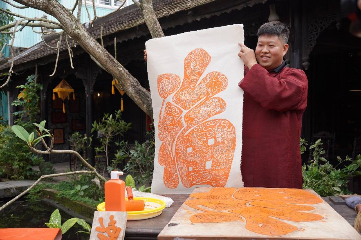 The character PHUC (Blessing) is printed from the woodblocks (Photo credit: Sofitel Legend Metropole Hanoi)