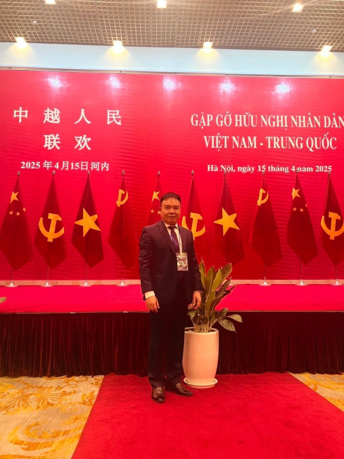 PGS. TS Nguyễn Minh Hoàn: Trưởng Khoa Triết học, Học viện Báo chí và Tuyên truyền, Học viện Chính trị Quốc gia Hồ Chí Minh; Uỷ viên thường vụ, Hội hữu nghĩa Việt Nam - Trung Quốc 