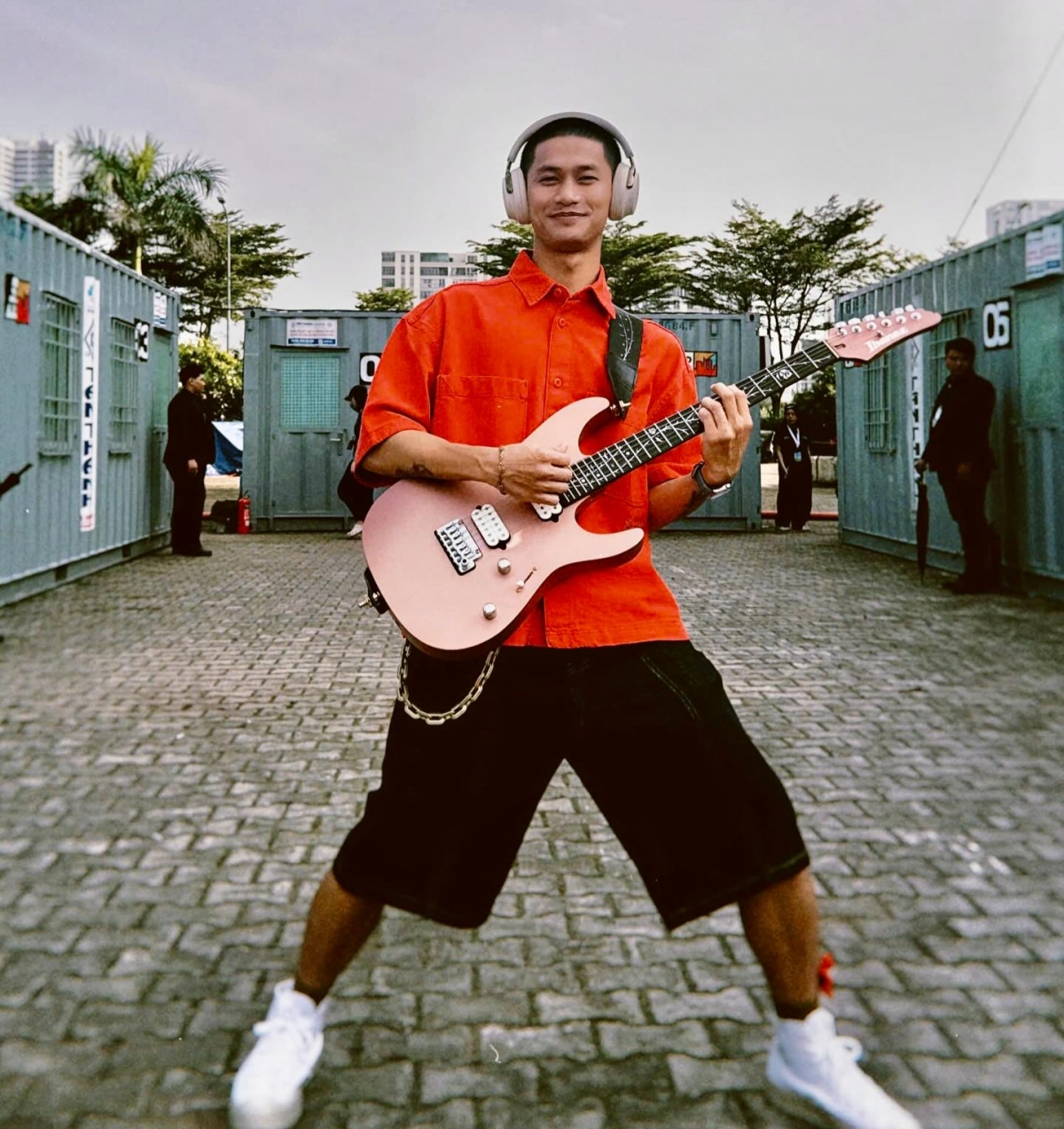 El polifacético artista Nguyen Hung.