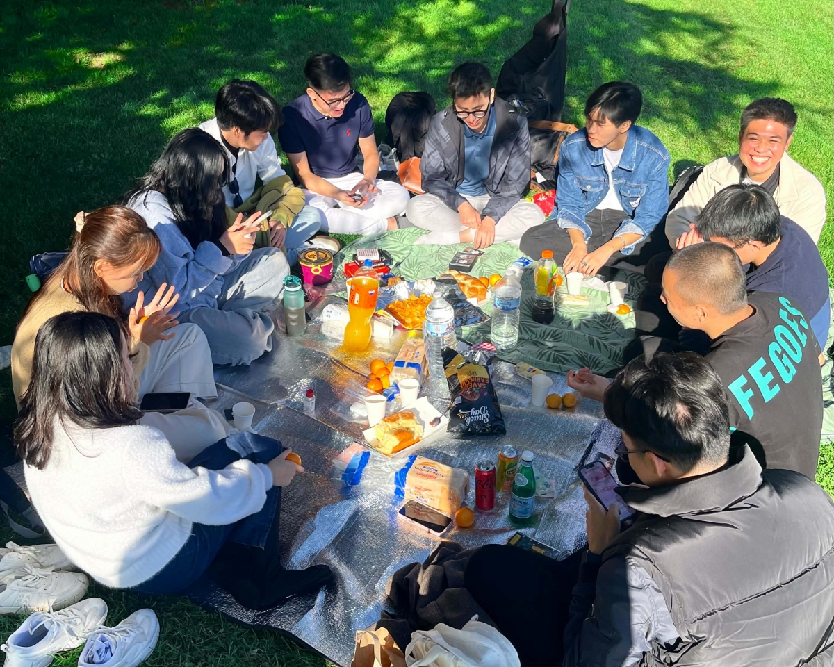 Chương trình đi dã ngoại, gắn kết các bạn trẻ. Ảnh: NVCC