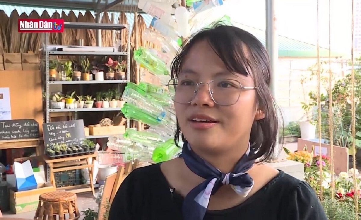 คุณ เตื่องแองกล่าวถึงสถานีรีไซเคิล Ecohouse (หนังสือพิมพ์ เญินเซิน)