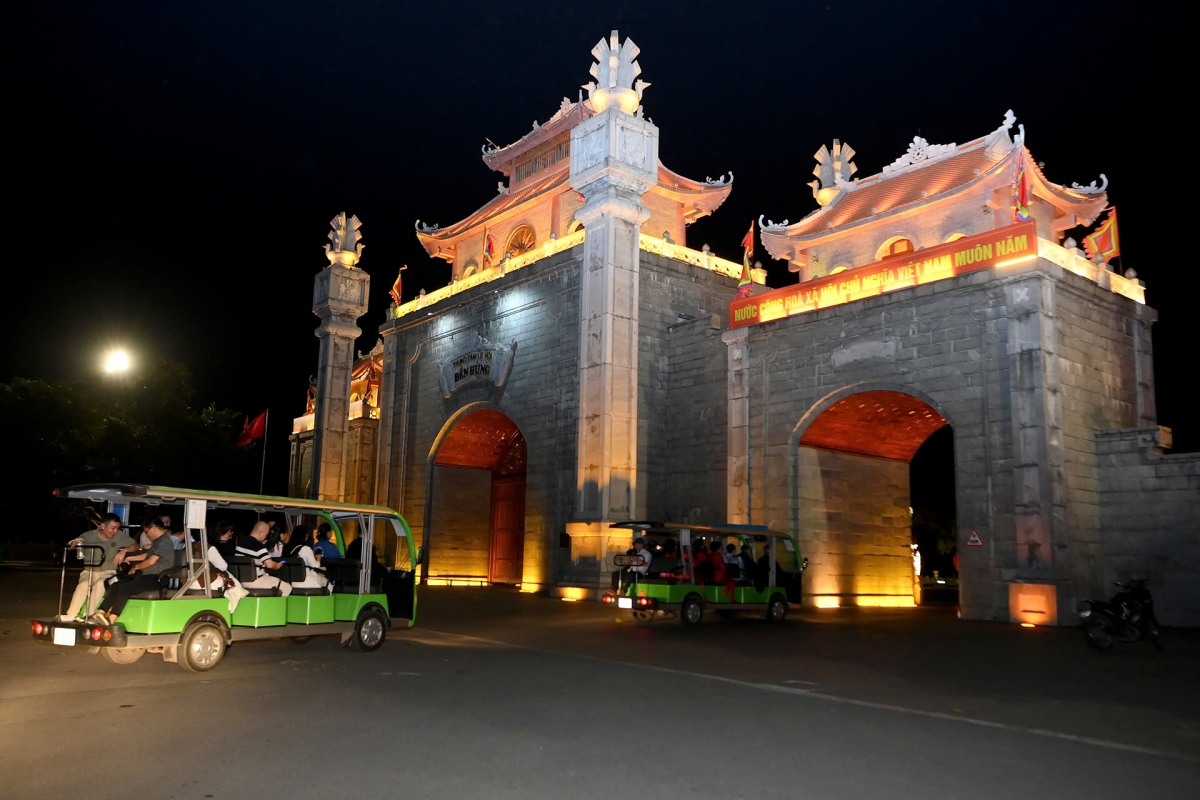 Tour đêm “Đền Hùng lung linh nguồn cội” - điểm nhấn của Hành trình về với cội nguồn.