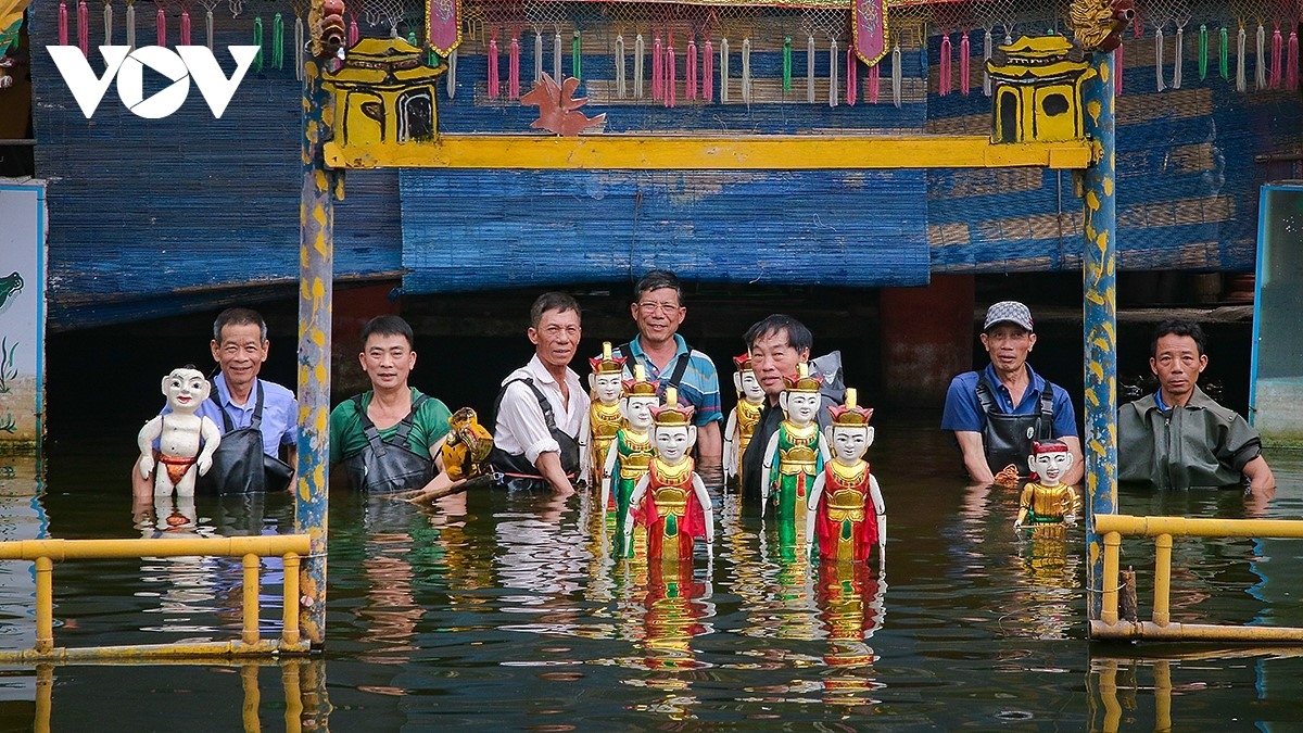 Dẫu còn nhiều khó khăn, các nghệ nhân phường rối Hồng Phong vẫn đau đáu với nghệ thuật truyền thống của cha ông, mong muốn có thêm khán giả đến với sân khấu thủy đình.