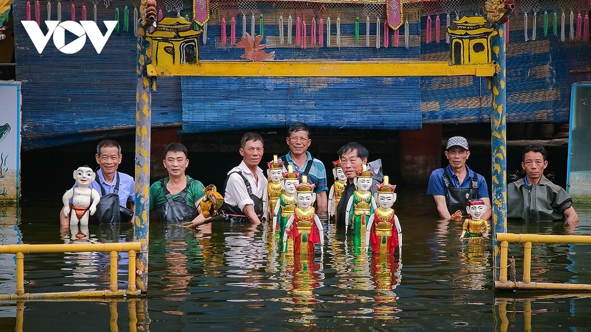 여러 어려움 속에서도 홍퐁 인형극단 예술인들은 조상들이 남겨준 전통 예술에 대한 깊은 애착을 간직한 채, 더 많은 관객이 수상 무대를 찾아주기를 간절히 바라고 있다.