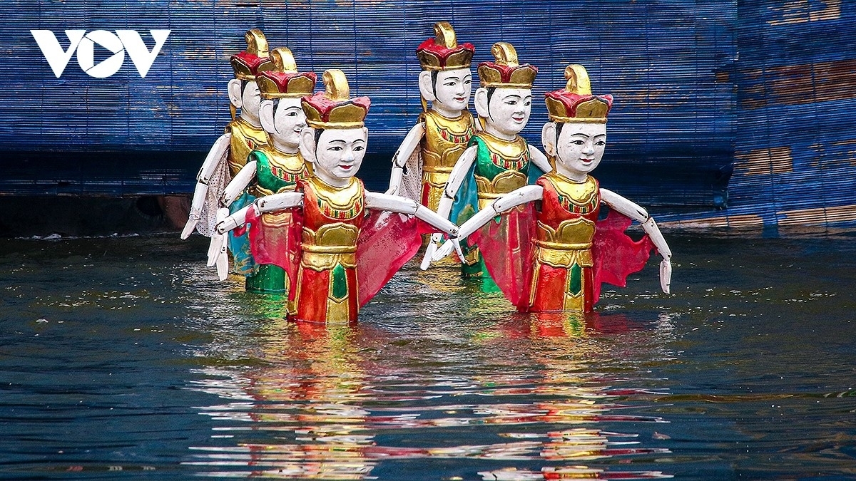 그들에게 목조 인형 하나하나가 단순한 공연 소품을 넘어, 마을의 문화적 기억이 응축된 산물이자 베트남 사람들의 삶과 풍습, 정신을 투영하는 매개체이다.