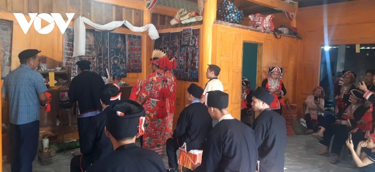 พิธีกรรมต่างๆได้รับการปฏิบัติอย่างสมบูรณ์ทุกขั้นตอน(Triệu Biên/VOV-Tây Bắc)