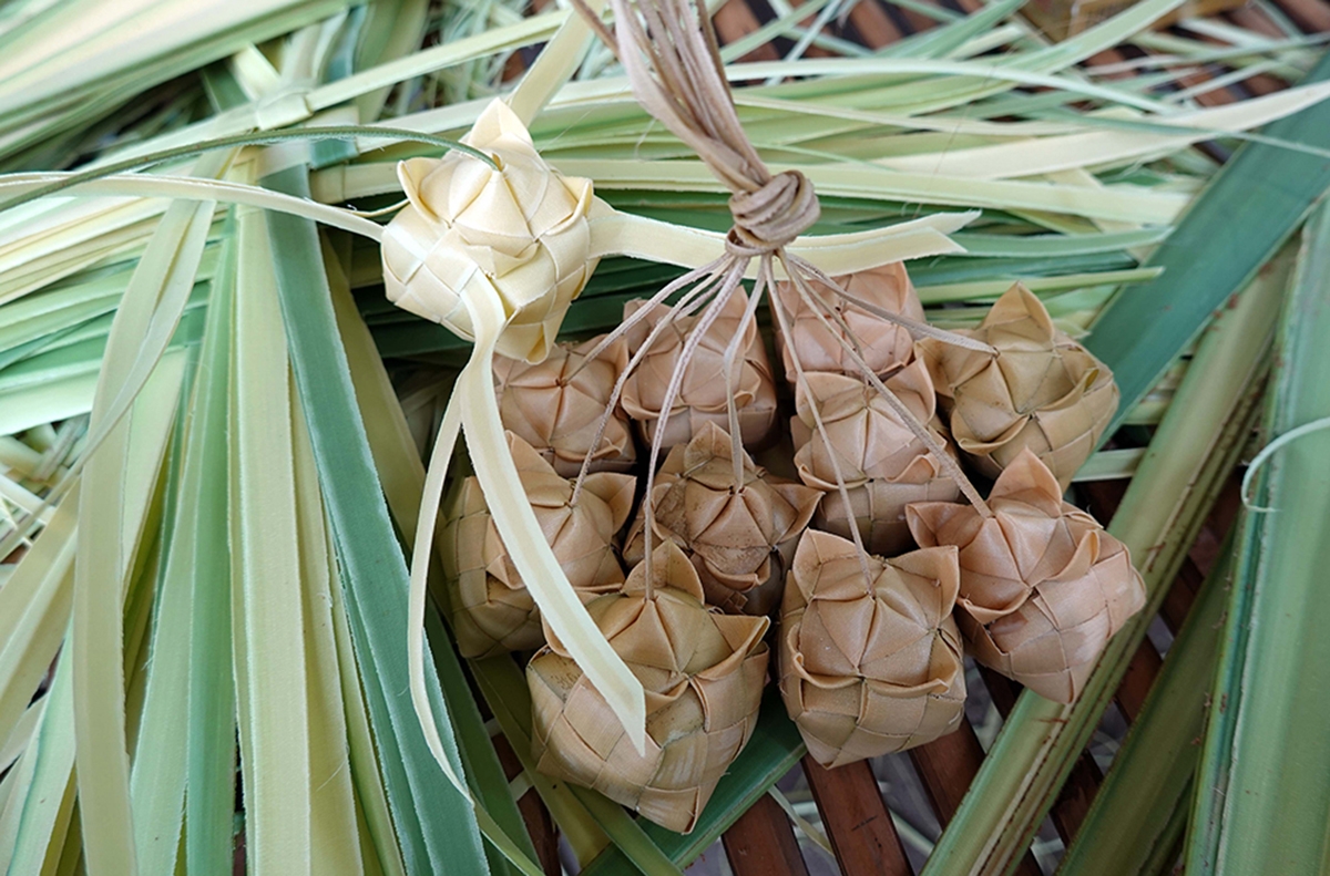 美しいカトゥムは、緻密な編み目で中身が見えない。