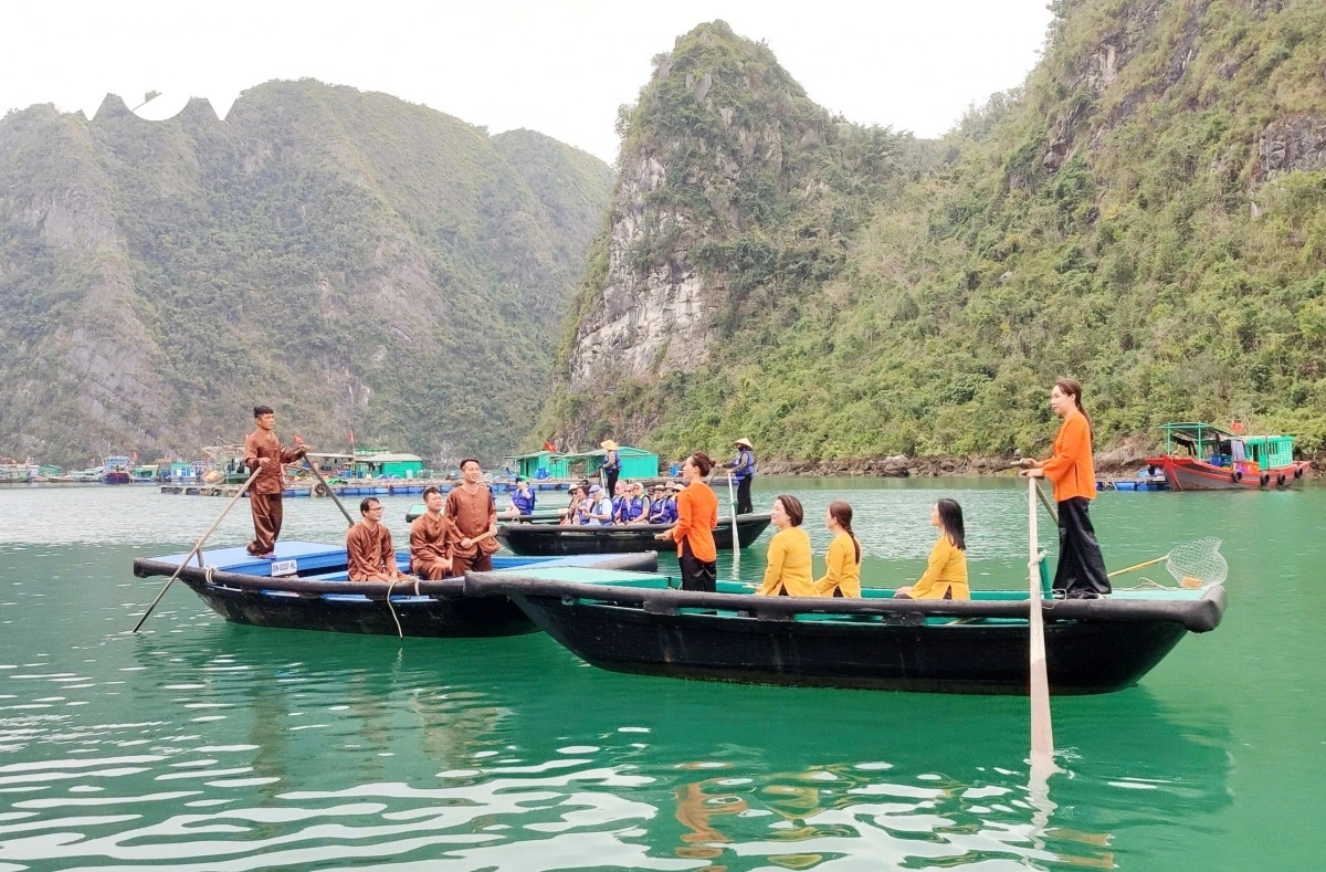 北部クアンニン省ハロン湾で行われた芸術イベント（写真：Vũ Miền/VOV-Đông Bắc）