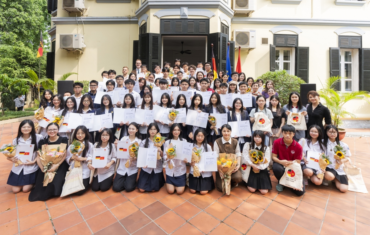 62 Schülerinnen und Schüler der beiden vietnamesischen DSD II-Oberschulen in Hanoi wurden geehrt. (Foto: Deutsche Botschaft)