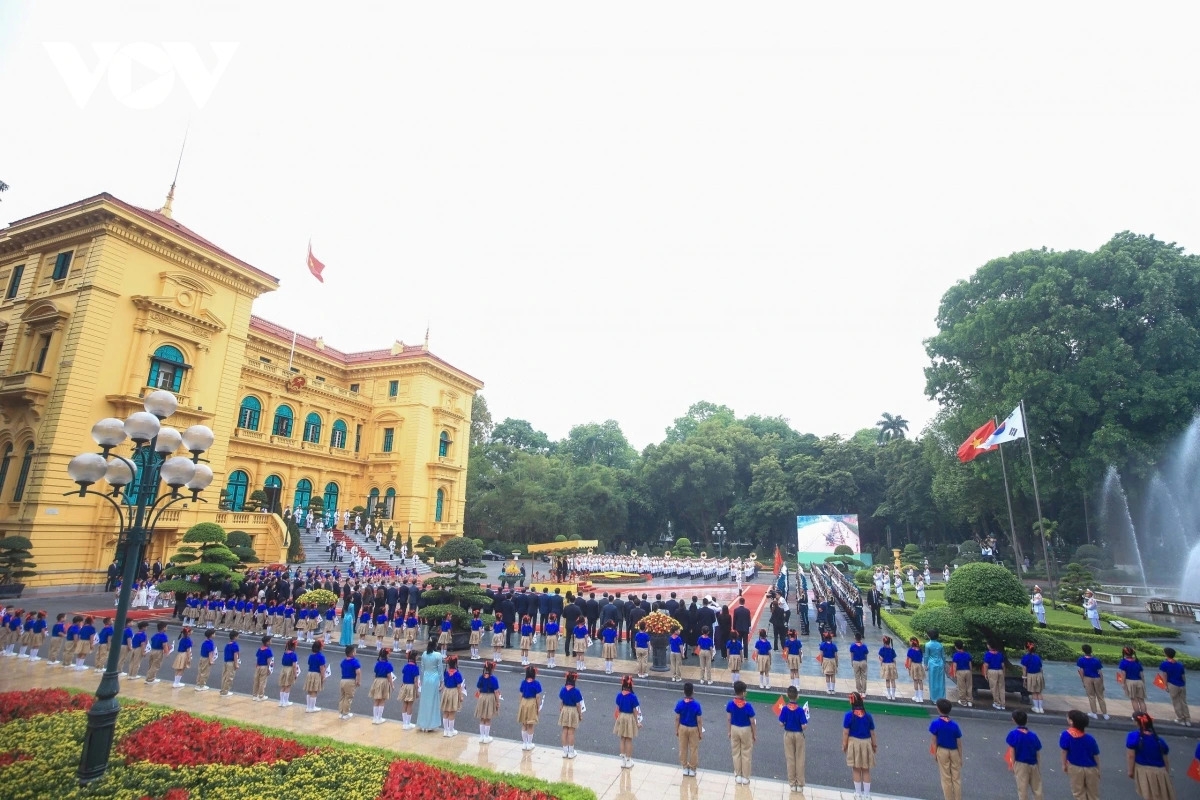 베트남과 한국은 1992년 12월 22일 공식적으로 외교 관계를 수립했다. 지난 30여 년의 세월 동안 양국 관계는 눈부신 성장을 거듭하며 최고 수준의 모범적인 협력 관계로 발전해 왔다.