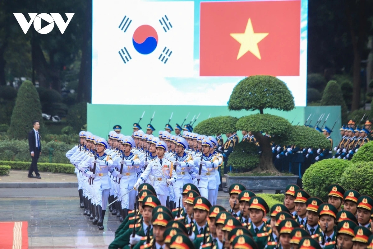 4월 21일부터 24일까지 진행되는 이재명 대통령 내외의 이번 베트남 국빈 방문은 양국 관계가 역대 최상의 시기를 맞이한 가운데 이루어졌다. 이번 방문은 양국 관계의 장기적인 전략적 방향성을 제시하며, 새로운 도약과 발전의 장을 여는 중대한 계기가 될 것으로 평가된다.