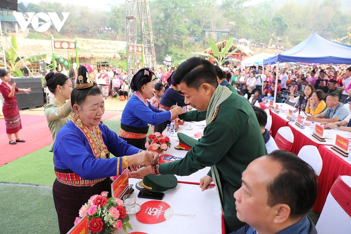 Các nghi lễ như cúng bản, cúng tổ tiên, xin nước, buộc chỉ cổ tay… đều thể hiện ước vọng về một năm mới bình an, mưa thuận gió hòa, mùa màng tốt tươi. Ảnh: Vũ Lợi/VOV-Tây Bắc
