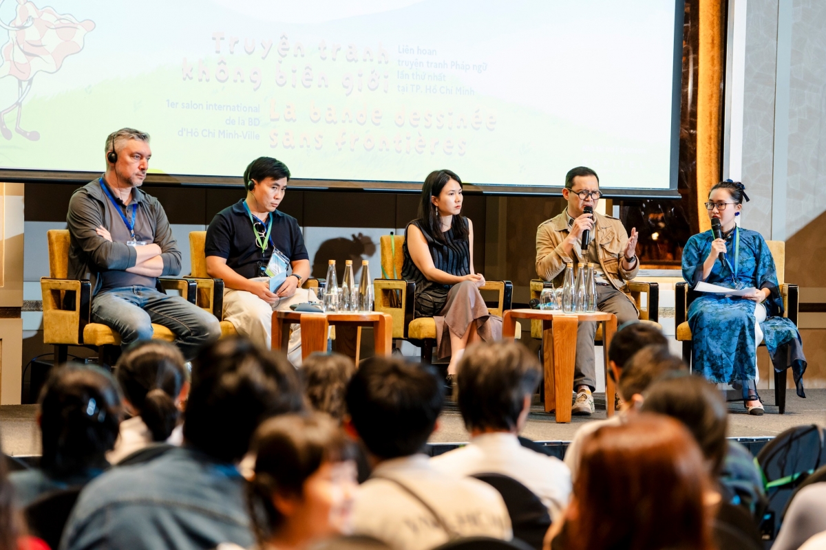 Các diễn giả tại Hội thạo truyện tranh do Viện Pháp tại Việt Nam - TP Hồ Chí Minh tổ chức, trong khuôn khổ Liên hoan truyện tranh Pháp ngữ lần thứ nhất - Ảnh: FP Viện Pháp tại Việt Nam - TP Hồ Chí Minh
