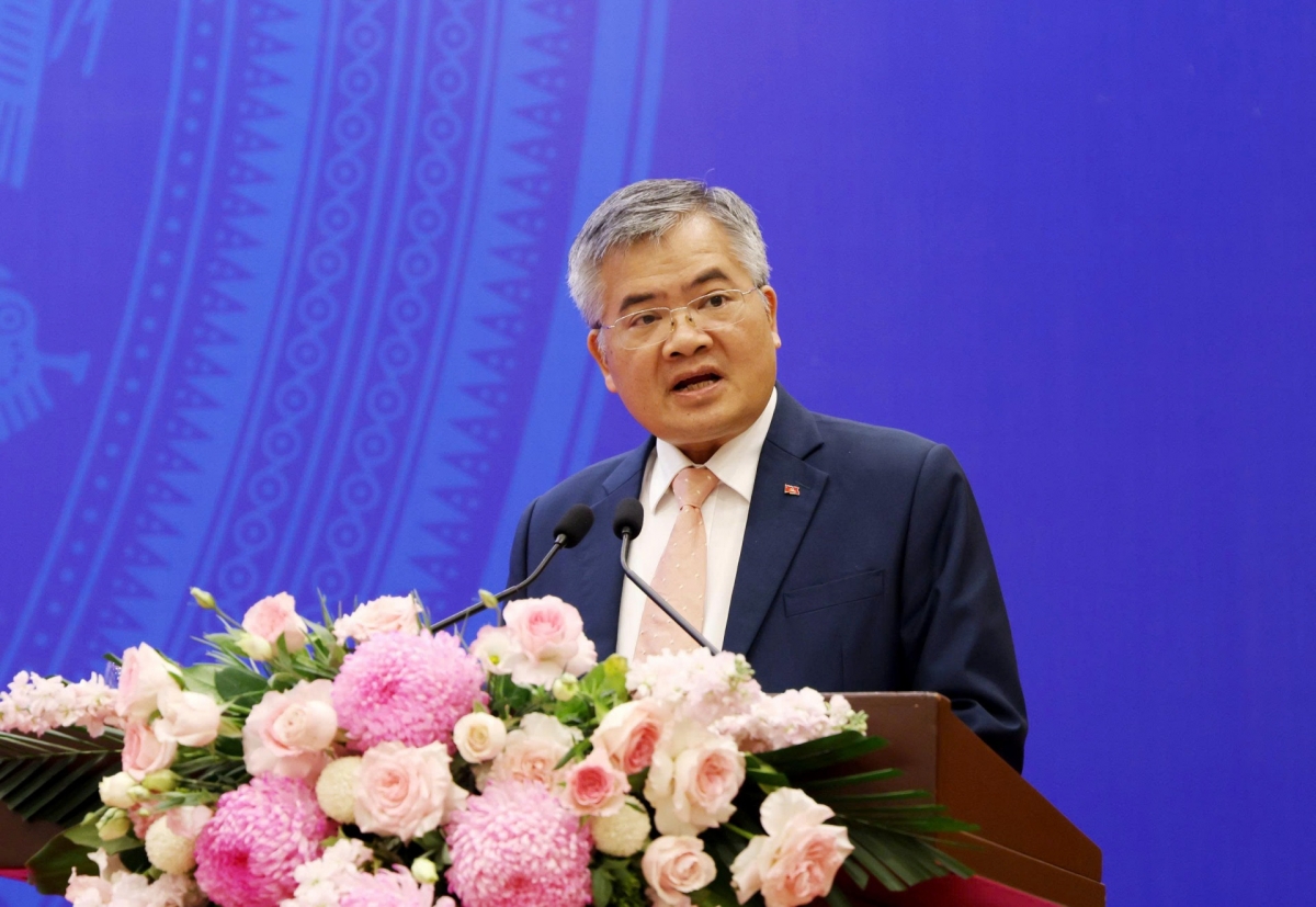 Wakil Kepala Kantor Presiden Can Dinh Tai berbicara di depan konferensi pers tersebut (Foto: Viet Cuong/VOV)