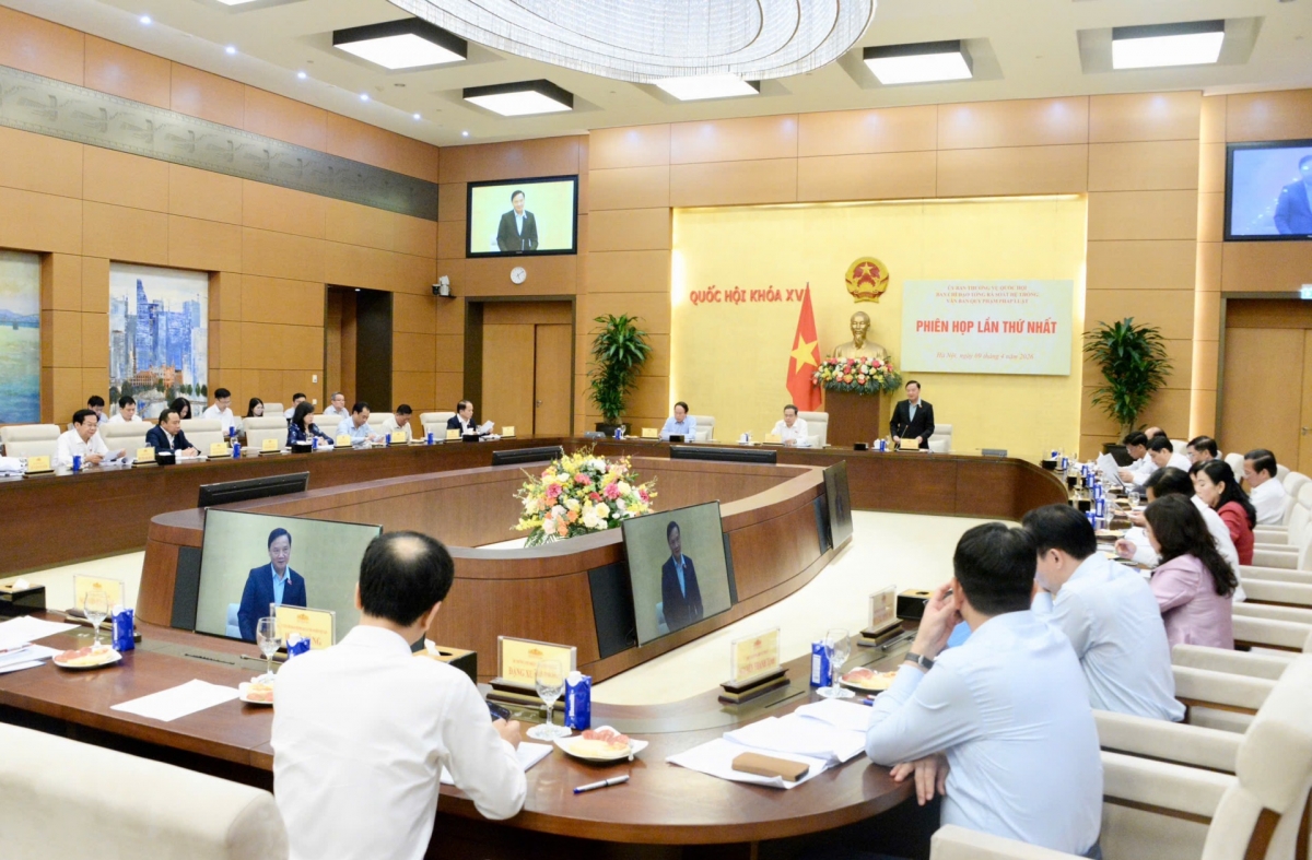  Quang cảnh phiên họp. Ảnh: Lê Tuyết/VOV