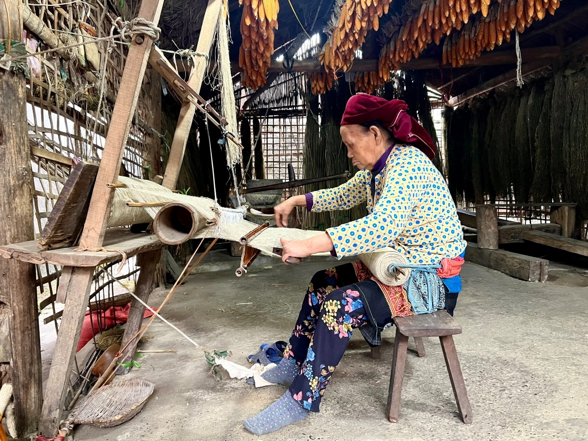 การทอผ้า