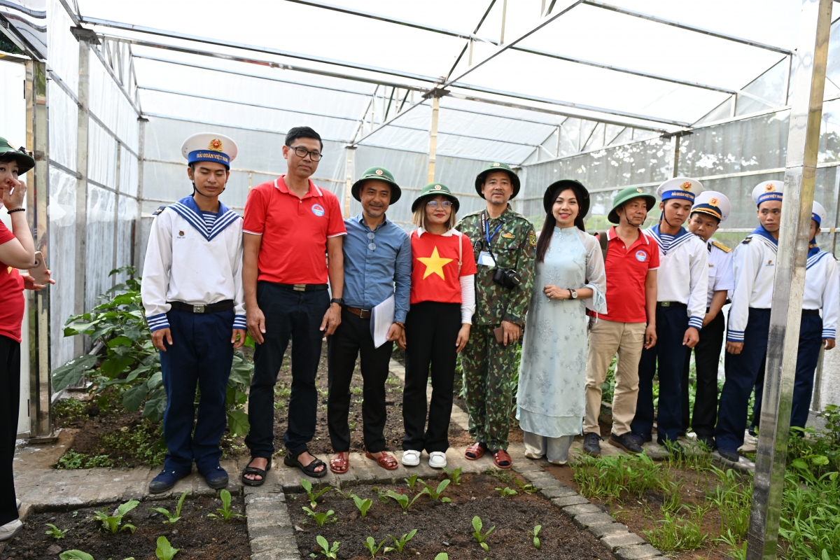 Công trình Vườn rau xanh có mái che tại đảo Trường Sa do cộng đồng người Việt tại Ba Lan quyên góp