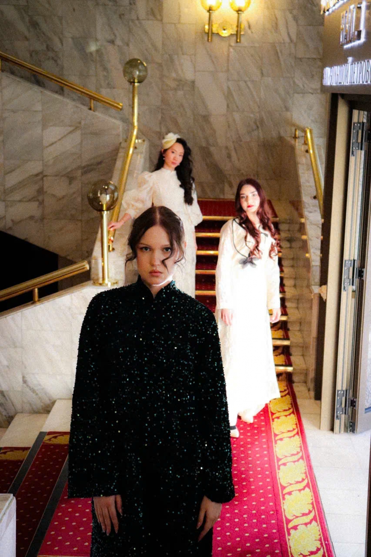 Одна из коллекций аозяй модельера Линь Мун, представленная в России. Фото: представлено героем публикации