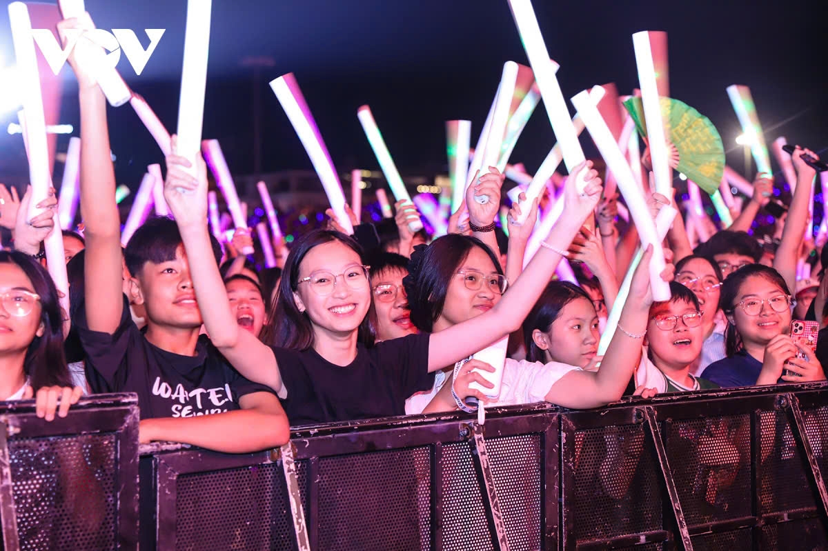 Khoảng 50.000 khán giả đã hòa mình vào concert. Không chỉ có những người làm phát thanh, người làm báo trong và ngoài nước mà còn có rất nhiều người dân, du khách. Họ cũng chính là những thính giả, công chúng của phát thanh qua nhiều thế hệ.