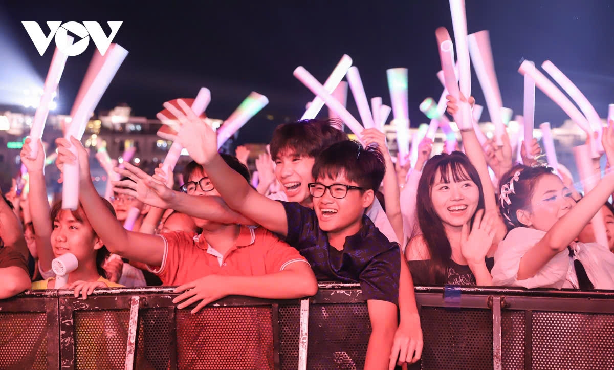 Các bạn trẻ vô cùng hào hứng mỗi khi những thanh âm cất lên, kết nối ý tưởng những thanh âm Việt Nam thông qua tiếng nói, lời ru, câu hát và các làn điệu dân gian.